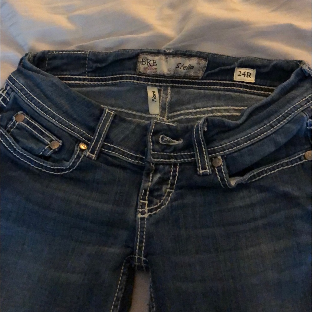 Buckle capris